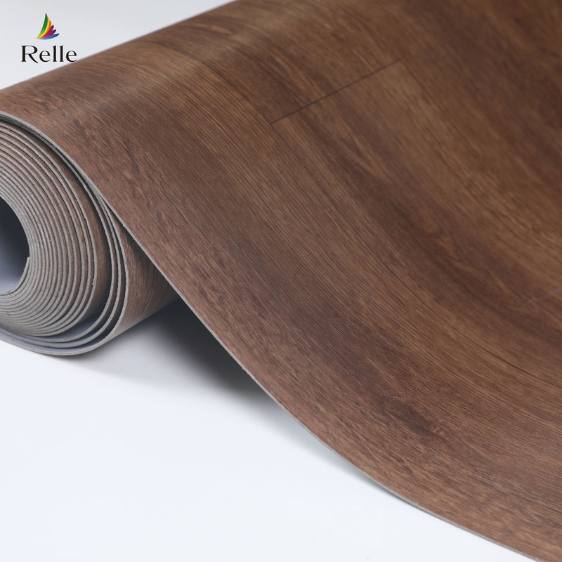 Rollo de suelo de madera de roble de vinilo de 1,8 m a 2 m de ancho