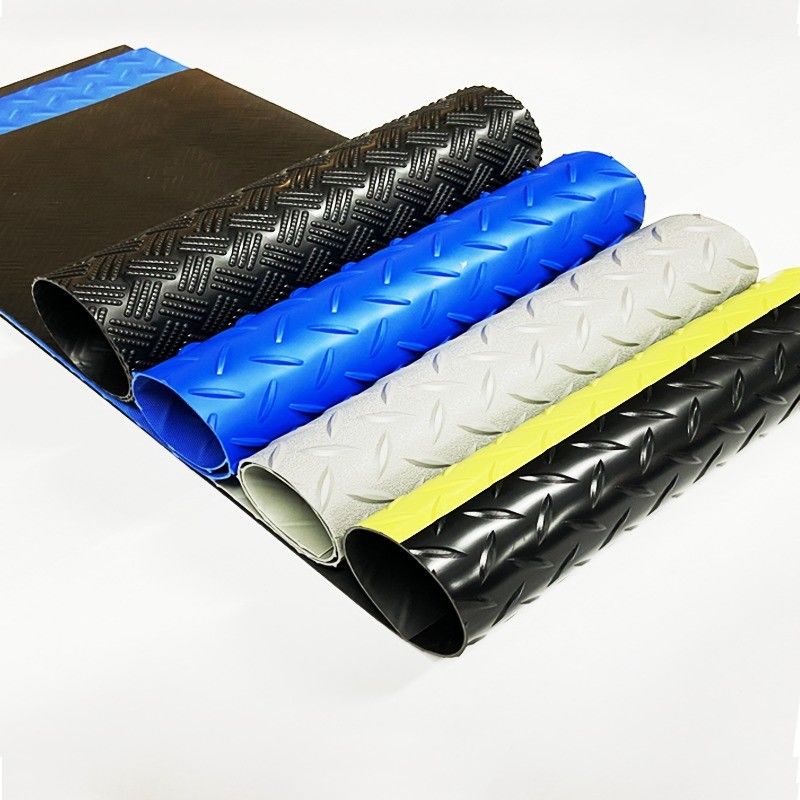 Rollas de suelo de garaje de caucho negro de 1,22 m de ancho Rollas de suelo de gimnasio de caucho de 4 mm de grosor