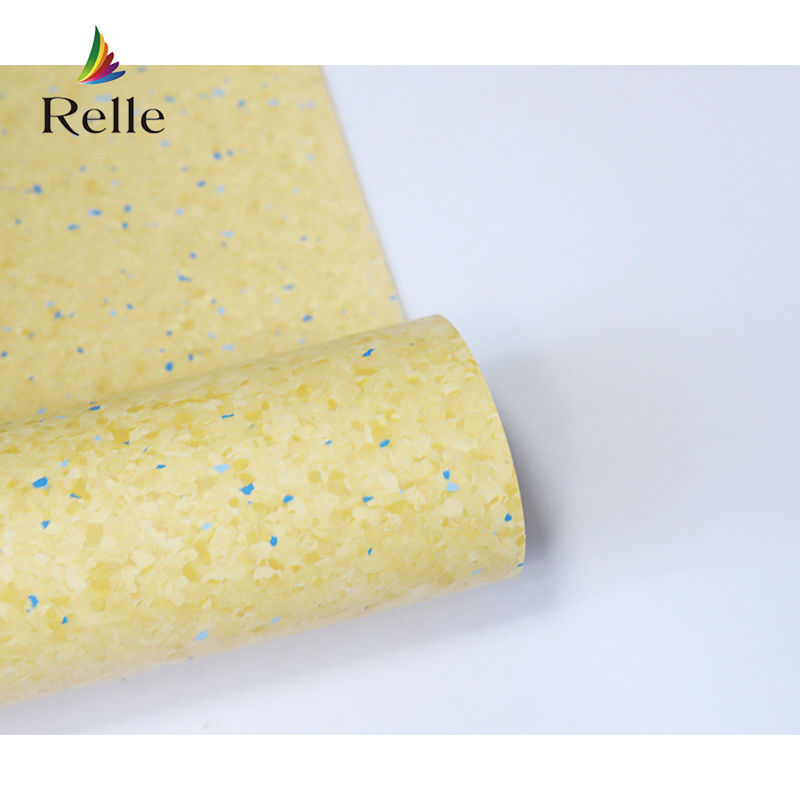 Rollo de suelo de plástico moderno para interiores con revestimiento PUR proporcionado por y 2-4 mm de espesor