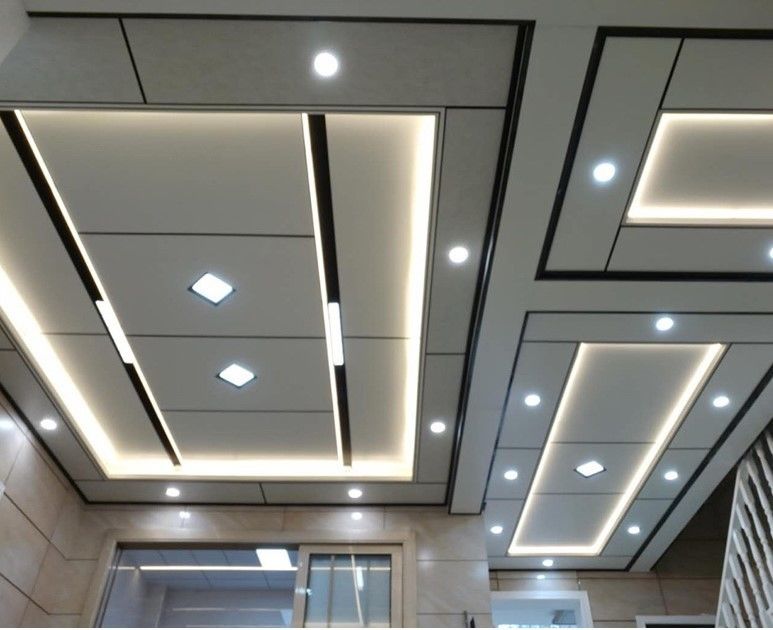 Tejas de aluminio decorativas 2x2 Tejas de madera para hoteles
